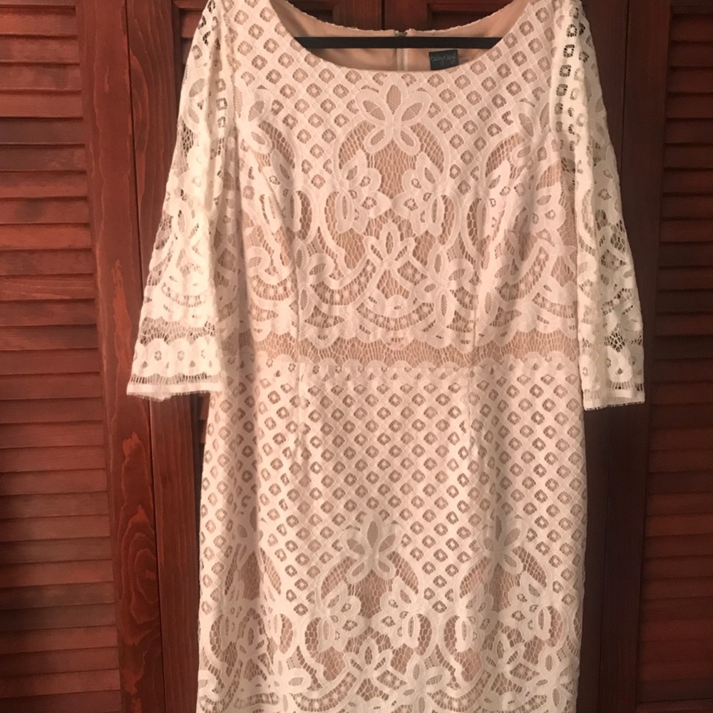 Gabby Skye White Lace Dress - Picture 2 of 4